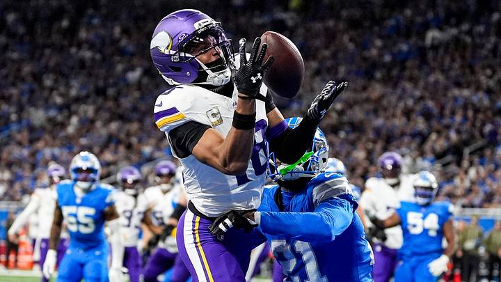 Minnesota Vikings wideout Justin Jefferson (18) makes a catch for a touchdown against former Lions corner Amik Robertson (21) 
