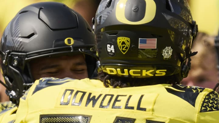 Oregon Ducks running back Dante Dowdell (24) celebrates with his teammates