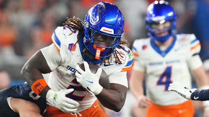 Dec 31, 2024; Glendale, AZ, US; Boise State Broncos running back Ashton Jeanty (2) tries to break past Penn State Nittany Lions linebacker Dominic DeLuca (0) during their Vrbo Fiesta Bowl matchup at State Farm Stadium. Dec 31, 2024; Glendale, AZ, US; Boise State Broncos running back Ashton Jeanty (2) tries to break past Penn State Nittany Lions linebacker Dominic DeLuca (0) during their Vrbo Fiesta Bowl matchup at State Farm Stadium.