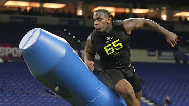 Feb 27, 2025; Indianapolis, IN, USA; Texas A&M defensive lineman Nic Scourton (DL65) participates in drills during the 2025 NFL Combine at Lucas Oil Stadium. Mandatory Credit: Kirby Lee-Imagn Images