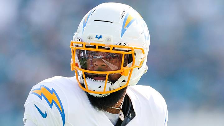 Los Angeles Chargers wide receiver Keenan Allen (13) catches a pass Los Angeles Chargers wide receiver Keenan Allen (13) catches a pass
