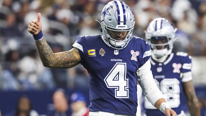 Dallas Cowboys quarterback Dak Prescott (4) signals towards the sideline following a play against the Los Angeles Chargers . Mandatory Credit: Kevin Jairaj-Imagn Images