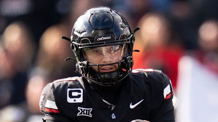 Cincinnati Bearcats quarterback Brendan Sorsby (2) looks to throw in the third quarter of the NCAA football game between the Cincinnati Bearcats and Arizona Wildcats at Nippert Stadium in Cincinnati on Nov. 15, 2025.