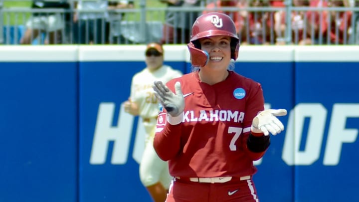 Oklahoma outfielder Kasidi Pickering