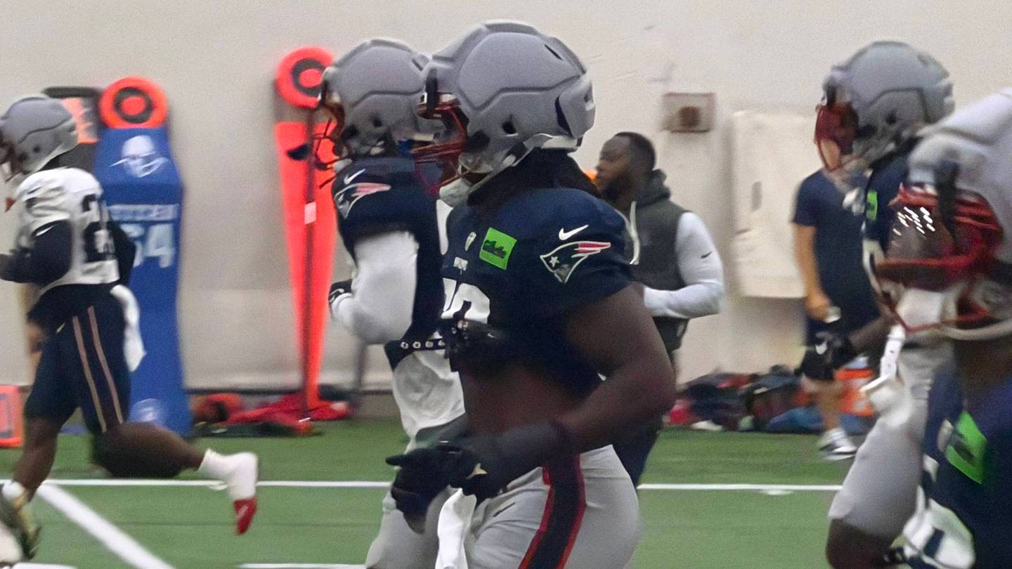 Gabe Jacas, rookie dei Patriots, si allena con la difesa dopo un periodo di assenza