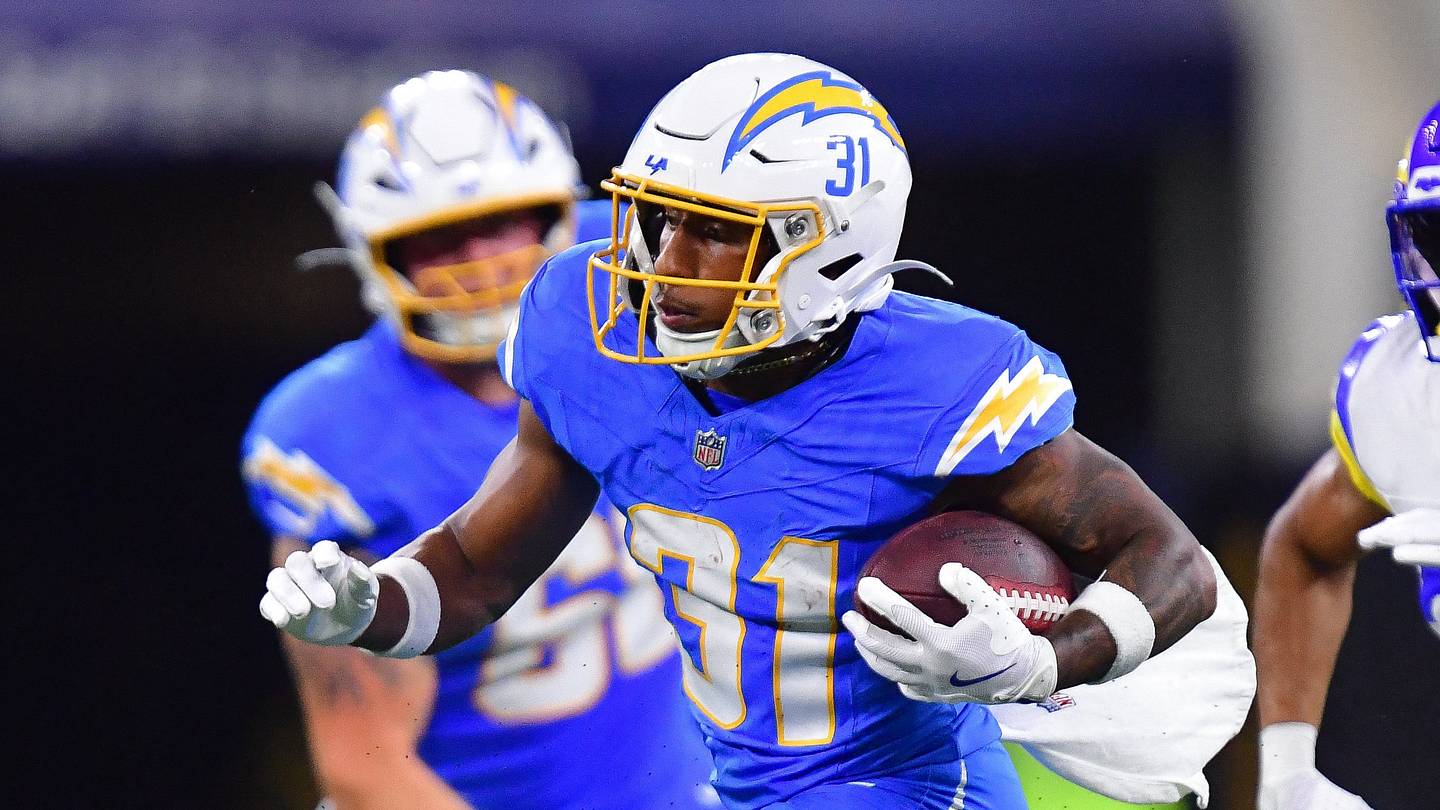 Chargers UDFA Running Back Stole the Finale: Greg Desrosiers vs. 2017 Austin Ekeler