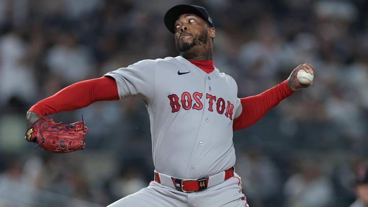 It's in the Yankees' best interest to put the past aside and trade for Aroldis Chapman, giving their bullpen a much-needed boost. It's in the Yankees' best interest to put the past aside and trade for Aroldis Chapman, giving their bullpen a much-needed boost.
