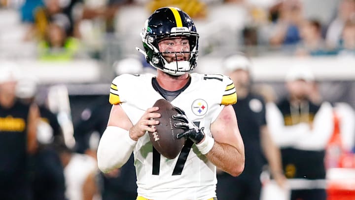Aug 9, 2025; Jacksonville, Florida, USA; Pittsburgh Steelers quarterback Skylar Thompson (17) drops back to pass against the Jacksonville Jaguars during a preseason game at EverBank Stadium. Mandatory Credit: Travis Register-Imagn Images Aug 9, 2025; Jacksonville, Florida, USA; Pittsburgh Steelers quarterback Skylar Thompson (17) drops back to pass against the Jacksonville Jaguars during a preseason game at EverBank Stadium. Mandatory Credit: Travis Register-Imagn Images
