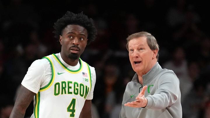 Feb 21, 2026; Los Angeles, California, USA; Oregon Ducks head coach Dana Altman talks with forward Dezdrick Lindsay (4) against the Southern California Trojans in the second half at Galen Center. Mandatory Credit: Kirby Lee-Imagn Images Feb 21, 2026; Los Angeles, California, USA; Oregon Ducks head coach Dana Altman talks with forward Dezdrick Lindsay (4) against the Southern California Trojans in the second half at Galen Center. Mandatory Credit: Kirby Lee-Imagn Images