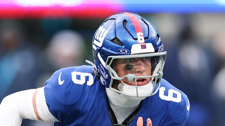 Jan 4, 2026; East Rutherford, New Jersey, USA; New York Giants quarterback Jaxson Dart (6) scrambles during the fourth quarter against the Dallas Cowboys at MetLife Stadium. Mandatory Credit: Vincent Carchietta-Imagn Images
