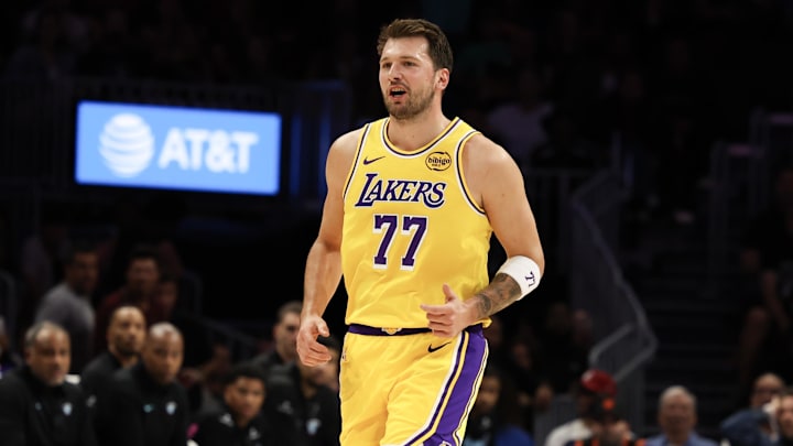 Luka Doncic emuló a Michael Jordan en la gira de seis encuentros de los Lakers
