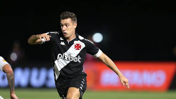 O lateral é um dos destaques do Vasco na temporada