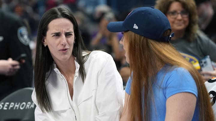 Aug 31, 2025; San Francisco, California, USA; Indiana Fever guard Caitlin Clark (center left) talks with forward Chloe Bibby (right) before the game against the Golden State Valkyries at Chase Center. Mandatory Credit: Darren Yamashita-Imagn Images Aug 31, 2025; San Francisco, California, USA; Indiana Fever guard Caitlin Clark (center left) talks with forward Chloe Bibby (right) before the game against the Golden State Valkyries at Chase Center. Mandatory Credit: Darren Yamashita-Imagn Images