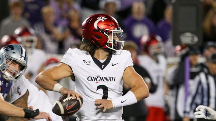 Nov 23, 2024; Manhattan, Kansas, USA; Cincinnati Bearcats quarterback Brendan Sorsby (2) drops back to pass during the fourth quarter against the Kansas State Wildcats at Bill Snyder Family Football Stadium. Mandatory Credit: Scott Sewell-Imagn Images Nov 23, 2024; Manhattan, Kansas, USA; Cincinnati Bearcats quarterback Brendan Sorsby (2) drops back to pass during the fourth quarter against the Kansas State Wildcats at Bill Snyder Family Football Stadium. Mandatory Credit: Scott Sewell-Imagn Images