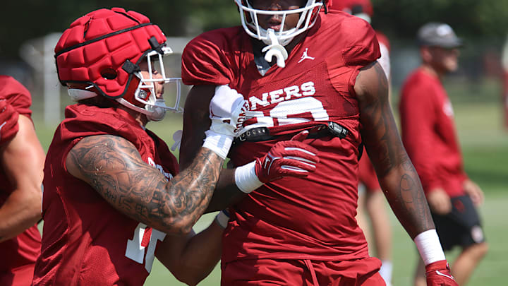 Oklahoma tight end Kaden Helms works at spring practice.
