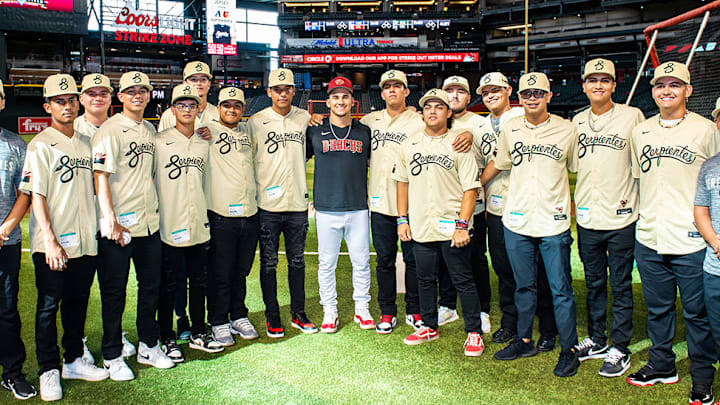 Alek Thomas with members of the D-backs' Nike RBI program. 
