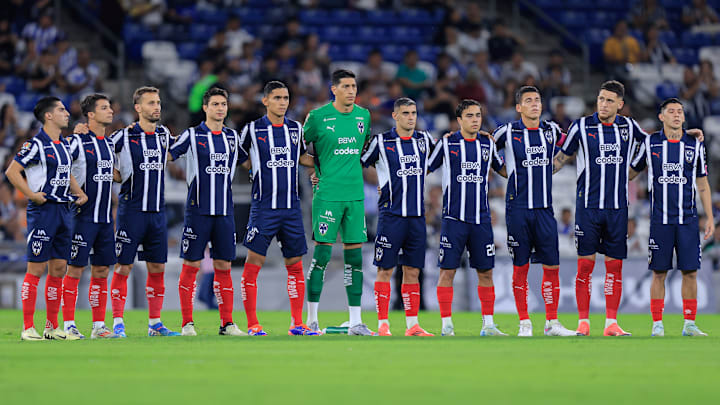 El once titular de Rayados ante Pumas