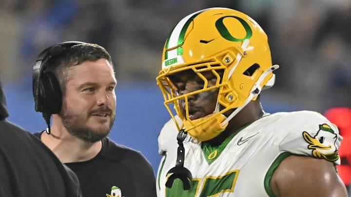 Sep 28, 2024; Pasadena, California, USA; Oregon Ducks head coach Dan Lanning talks to Oregon Ducks defensive lineman Derrick Harmon (55) during the fourth quarter at Rose Bowl. Mandatory Credit: Robert Hanashiro-Imagn Images