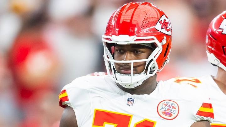Aug 9, 2025; Glendale, Arizona, USA; Kansas City Chiefs offensive tackle Josh Simmons (71) against the Arizona Cardinals during a preseason NFL game at State Farm Stadium. Mandatory Credit: Mark J. Rebilas-Imagn Images Aug 9, 2025; Glendale, Arizona, USA; Kansas City Chiefs offensive tackle Josh Simmons (71) against the Arizona Cardinals during a preseason NFL game at State Farm Stadium. Mandatory Credit: Mark J. Rebilas-Imagn Images