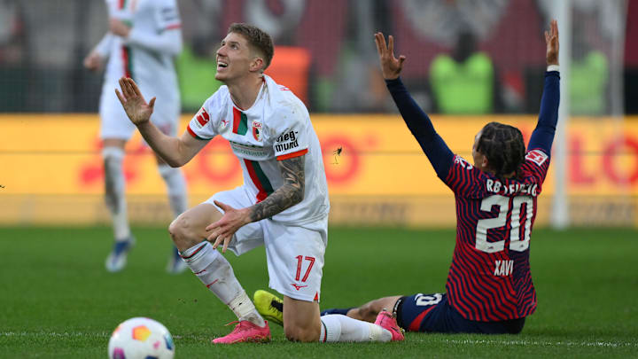 Kristijan Jakic nach einem Zweikampf mit Xavi Simons Kristijan Jakic nach einem Zweikampf mit Xavi Simons