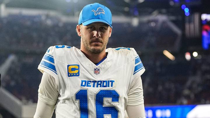 Detroit Lions quarterback Jared Goff (16) walk off the field after 41-31 loss to Buffalo Bills at Highmark Stadium Detroit Lions quarterback Jared Goff (16) walk off the field after 41-31 loss to Buffalo Bills at Highmark Stadium