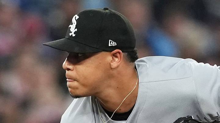 Jun 20, 2025; Toronto, Ontario, CAN; Chicago White Sox relief pitcher Wikelman Gonzalez (66) throws a pitch against the Toronto Blue Jays the seventh inning at Rogers Centre. Mandatory Credit: Nick Turchiaro-Imagn Images Jun 20, 2025; Toronto, Ontario, CAN; Chicago White Sox relief pitcher Wikelman Gonzalez (66) throws a pitch against the Toronto Blue Jays the seventh inning at Rogers Centre. Mandatory Credit: Nick Turchiaro-Imagn Images