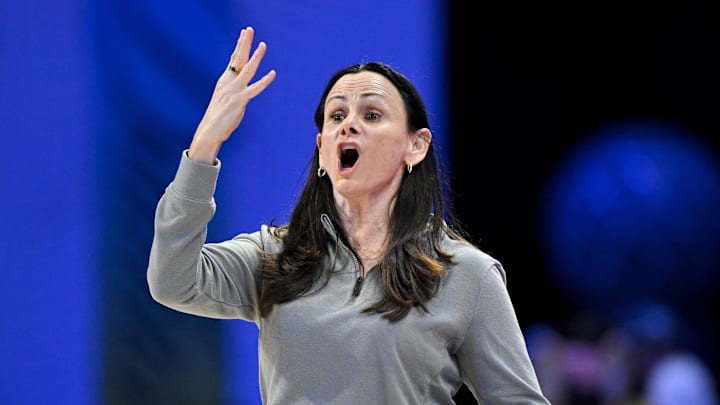 Aug 8, 2025; Arlington, Texas, USA; New York Liberty head coach Sandy Brondello motions to her team during the first half against the Dallas Wings at College Park Center. Mandatory Credit: Jerome Miron-Imagn Images