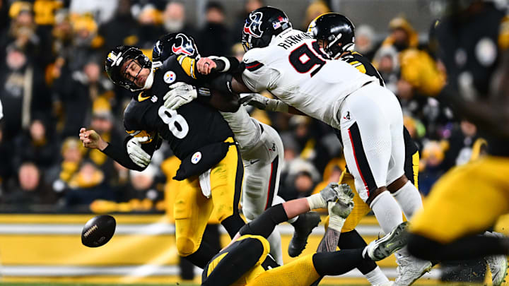 The Houston Texans defense put an epic beating on Pittsburgh Steelers quarterback Aaron Rodgers