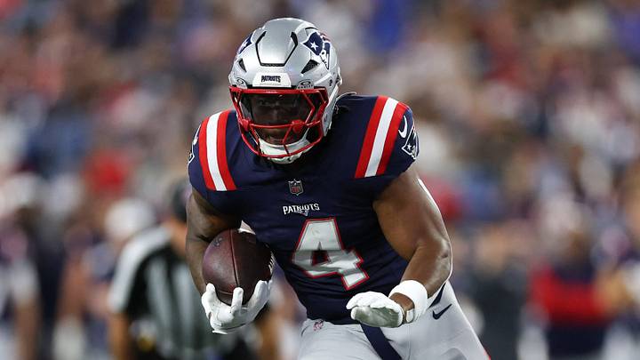 Running back Antonio Gibson