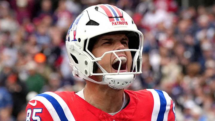 Oct 11, 2026; Foxborough, Massachusetts, USA; New England Patriots tight end Hunter Henry (85) reacts after catching an eleven-yard touchdown pass from quarterback Drake Maye (not pictured) against the Las Vegas Raiders during the second quarter at Lumen Field. Mandatory Credit: David Butler II-Imagn Images TPX IMAGES OF THE DAY Oct 11, 2026; Foxborough, Massachusetts, USA; New England Patriots tight end Hunter Henry (85) reacts after catching an eleven-yard touchdown pass from quarterback Drake Maye (not pictured) against the Las Vegas Raiders during the second quarter at Lumen Field. Mandatory Credit: David Butler II-Imagn Images TPX IMAGES OF THE DAY