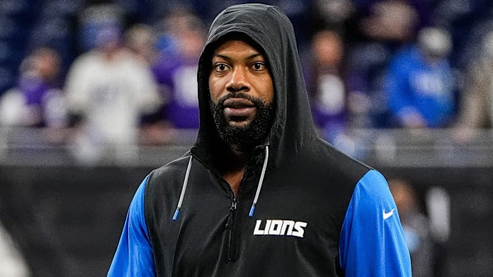 Former Detroit Lions defensive end Za'Darius Smith (99) warms up before the game between the Detroit Lions and the Minnesota Vikings at Ford Field in Detroit on Sunday, Jan. 5, 2025.