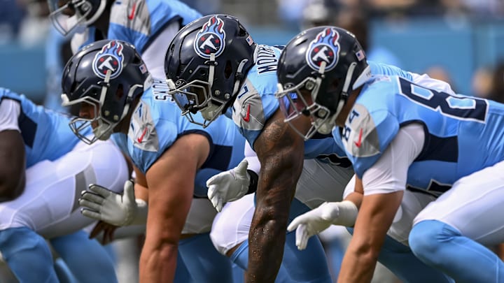 Tennessee Titans offensive line warms up Tennessee Titans offensive line warms up