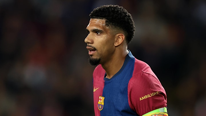 Ronald Araujo wants to force his way back into the Barcelona lineup.