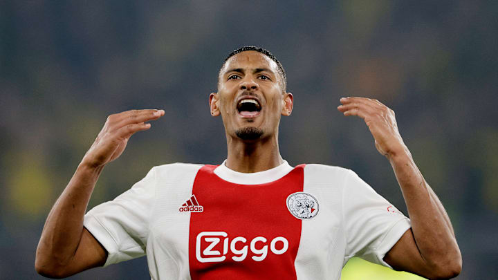 L'ancien joueur de l'Ajax pourrait faire son retour sur les terrains très prochainement L'ancien joueur de l'Ajax pourrait faire son retour sur les terrains très prochainement