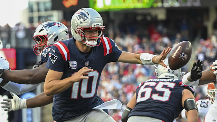 Oct 26, 2025; Foxborough, Massachusetts, USA;  New England Patriots quarterback Drake Maye (10) makes a pass during the fourth quarter against the Cleveland Browns at Gillette Stadium. Mandatory Credit: Brian Fluharty-Imagn Images