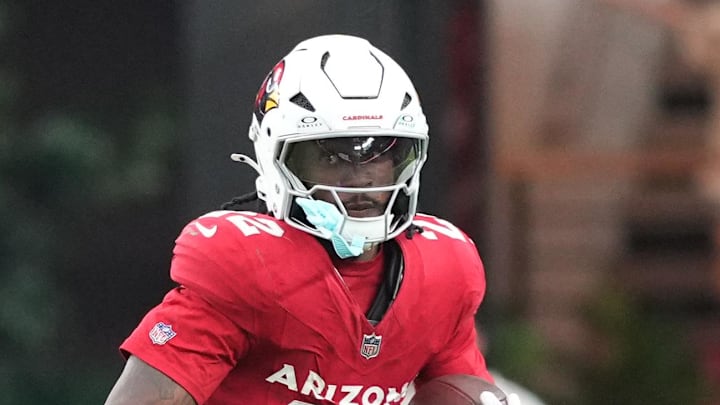 Oct 19, 2025; Glendale, Arizona, USA; Arizona Cardinals running back Michael Carter (22) runs against the Green Bay Packers during the second half at State Farm Stadium. Mandatory Credit: Joe Camporeale-Imagn Images Oct 19, 2025; Glendale, Arizona, USA; Arizona Cardinals running back Michael Carter (22) runs against the Green Bay Packers during the second half at State Farm Stadium. Mandatory Credit: Joe Camporeale-Imagn Images