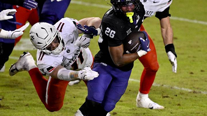 Jake Golday might need to find a new gear if he wants to steal snaps from this Vikings teammate. 