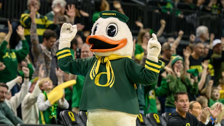 Oregon Ducks Grateful Dead Tribute Dana Altman Eugene UCLA Bruins Bill Walton Jerry Garcia Uniforms Shoes Autzen Stadium Oregon Ducks Grateful Dead Tribute Dana Altman Eugene UCLA Bruins Bill Walton Jerry Garcia Uniforms Shoes Autzen Stadium