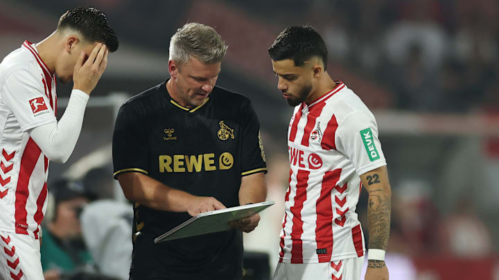 Köln-Coach Lukas Kwasniok mit Transferflop Gazibegovic (r.)