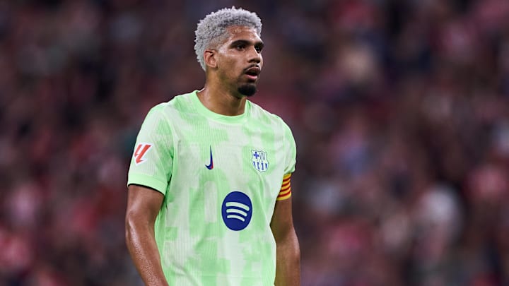 Ronald Araujo n'est plus titulaire indiscutable au Barça.