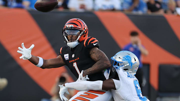 Cincinnati Bengals wide receiver Ja'Marr Chase (1) catches a pass as Detroit Lions cornerback Terrion Arnold (6) 