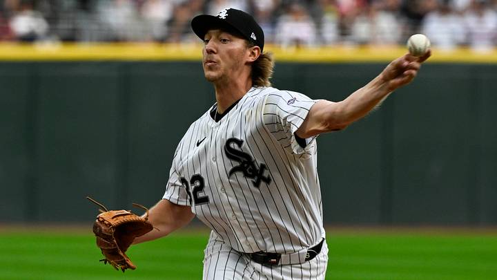 Chicago White Sox pitcher Hagen Smith (32) delivers a pitch during the second inning against the Cleveland Guardians at Rate Field. Chicago White Sox pitcher Hagen Smith (32) delivers a pitch during the second inning against the Cleveland Guardians at Rate Field.