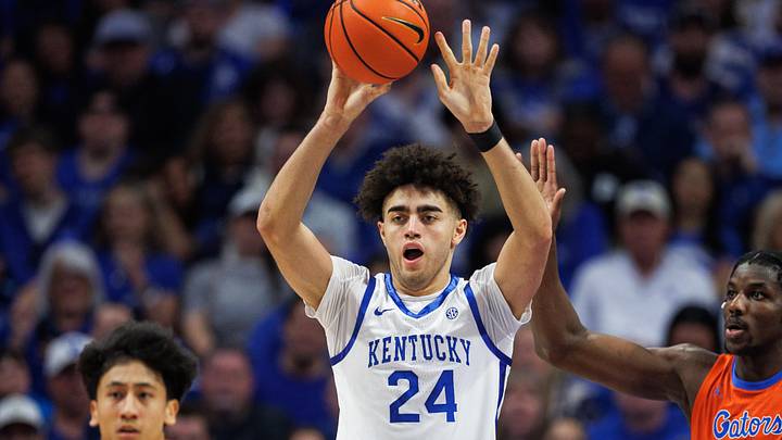 Mar 7, 2026; Lexington, Kentucky, USA; Kentucky Wildcats center Malachi Moreno (24) passes the ball during the first half against the Florida Gators at Rupp Arena at Central Bank Center. Mandatory Credit: Jordan Prather-Imagn Images Mar 7, 2026; Lexington, Kentucky, USA; Kentucky Wildcats center Malachi Moreno (24) passes the ball during the first half against the Florida Gators at Rupp Arena at Central Bank Center. Mandatory Credit: Jordan Prather-Imagn Images