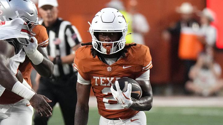 Texas Longhorns running back Hollywood Smothers (2) runs against the Ohio State Buckeyes during the first half at Darrell K Royal-Texas Memorial Stadium. Texas Longhorns running back Hollywood Smothers (2) runs against the Ohio State Buckeyes during the first half at Darrell K Royal-Texas Memorial Stadium.