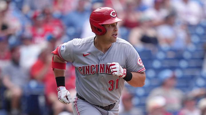 Cincinnati Reds infielder Nathaniel Lowe (31) runs