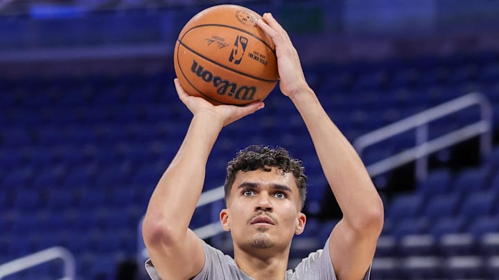 Orlando Magic forward Tristan da Silva warms up before the game against the New Orleans Pelicans.