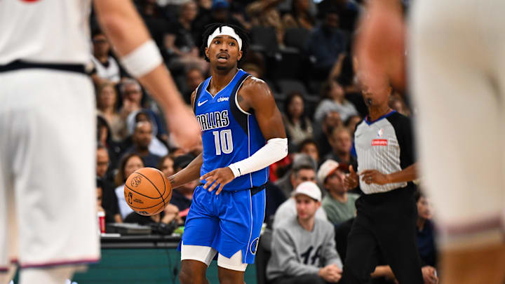Dallas Mavericks guard Brandon Williams looks to pass against the LA Clippers.