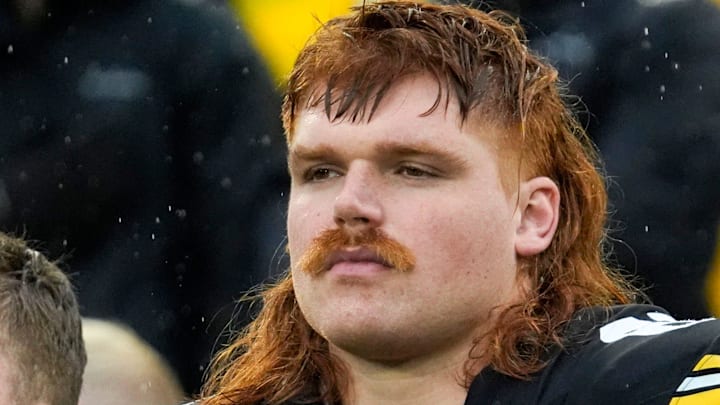 Iowa Hawkeyes offensive lineman Gennings Dunker 