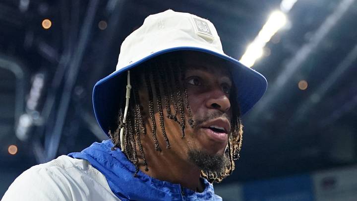 Indianapolis Colts running back Jonathan Taylor signs autographs