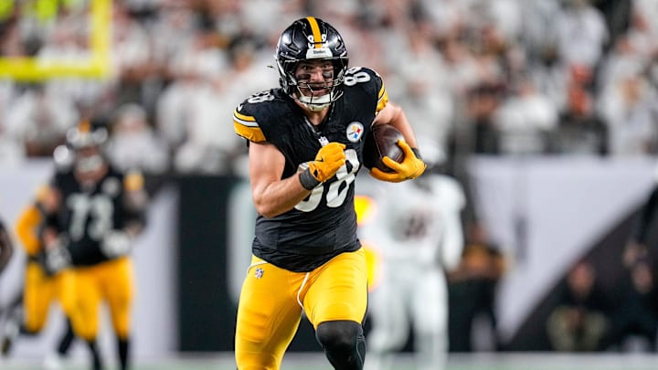 Pittsburgh Steelers tight end Pat Freiermuth (88) catches a wide open pass for a go-ahead touchdown in the fourth quarter of the NFL Week 7 game between the Cincinnati Bengals and the Pittsburgh Steelers at Paycor Stadium in downtown Cincinnati on Thursday, Oct. 16, 2025. The Bengals won, 33-31. Pittsburgh Steelers tight end Pat Freiermuth (88) catches a wide open pass for a go-ahead touchdown in the fourth quarter of the NFL Week 7 game between the Cincinnati Bengals and the Pittsburgh Steelers at Paycor Stadium in downtown Cincinnati on Thursday, Oct. 16, 2025. The Bengals won, 33-31.